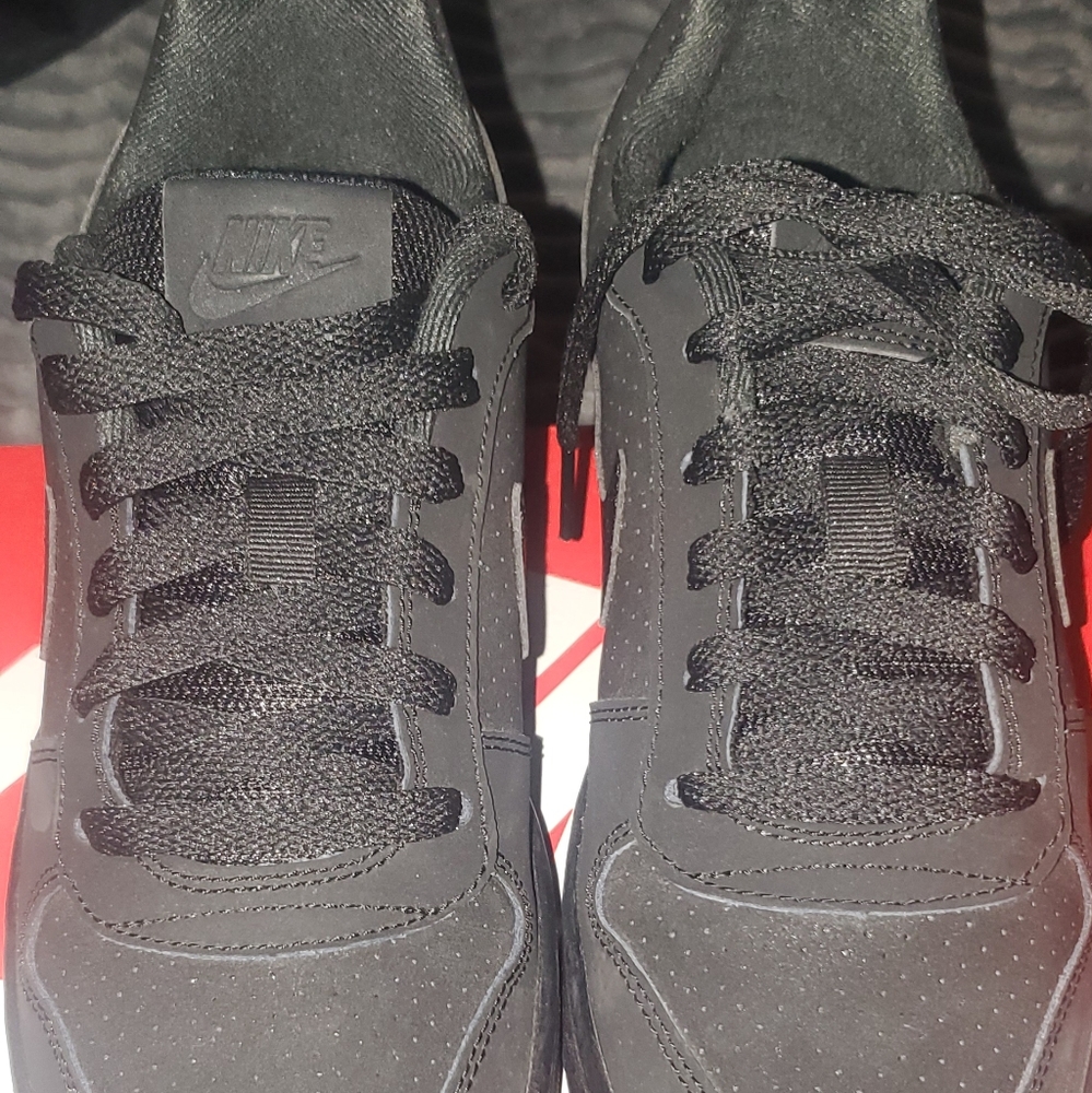 Nike - Picture 4 of 4